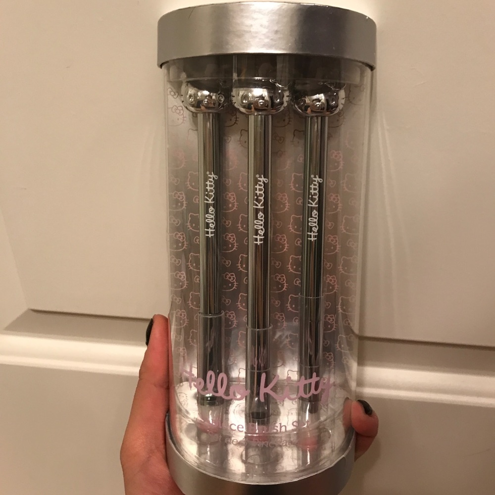 BNIB Hello KittyXSephora Limited Edition Brush Set